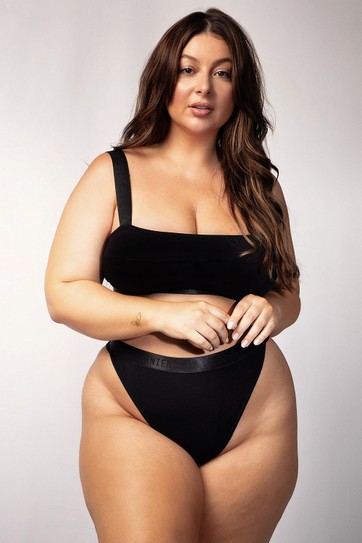 CALCINHA PRETA CAVADA ALÍCIA